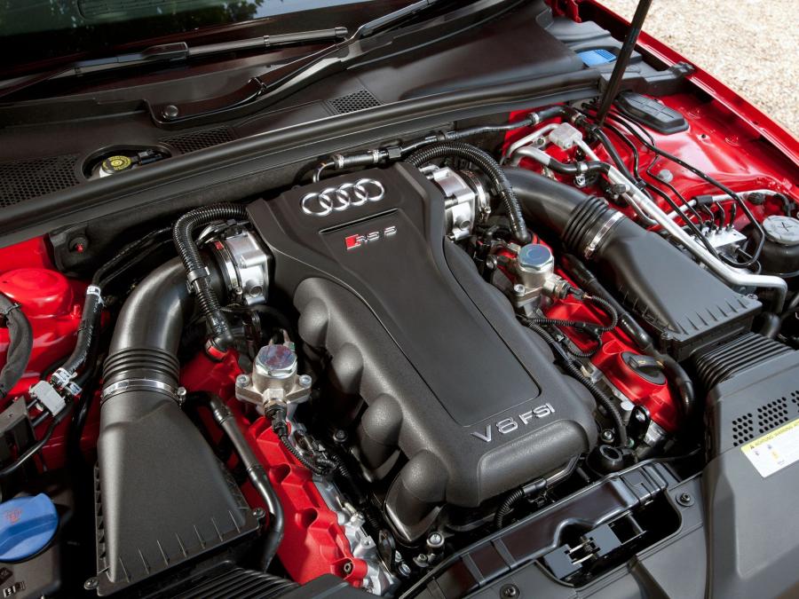 Интерьер Audi RS5 Coupe 2010 года  (UK) (фото 2 из 12)